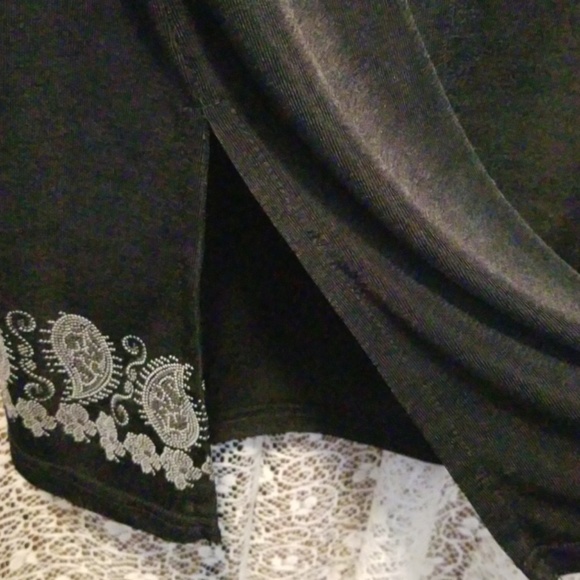 Pretty lil black skirt - Picture 4 of 4